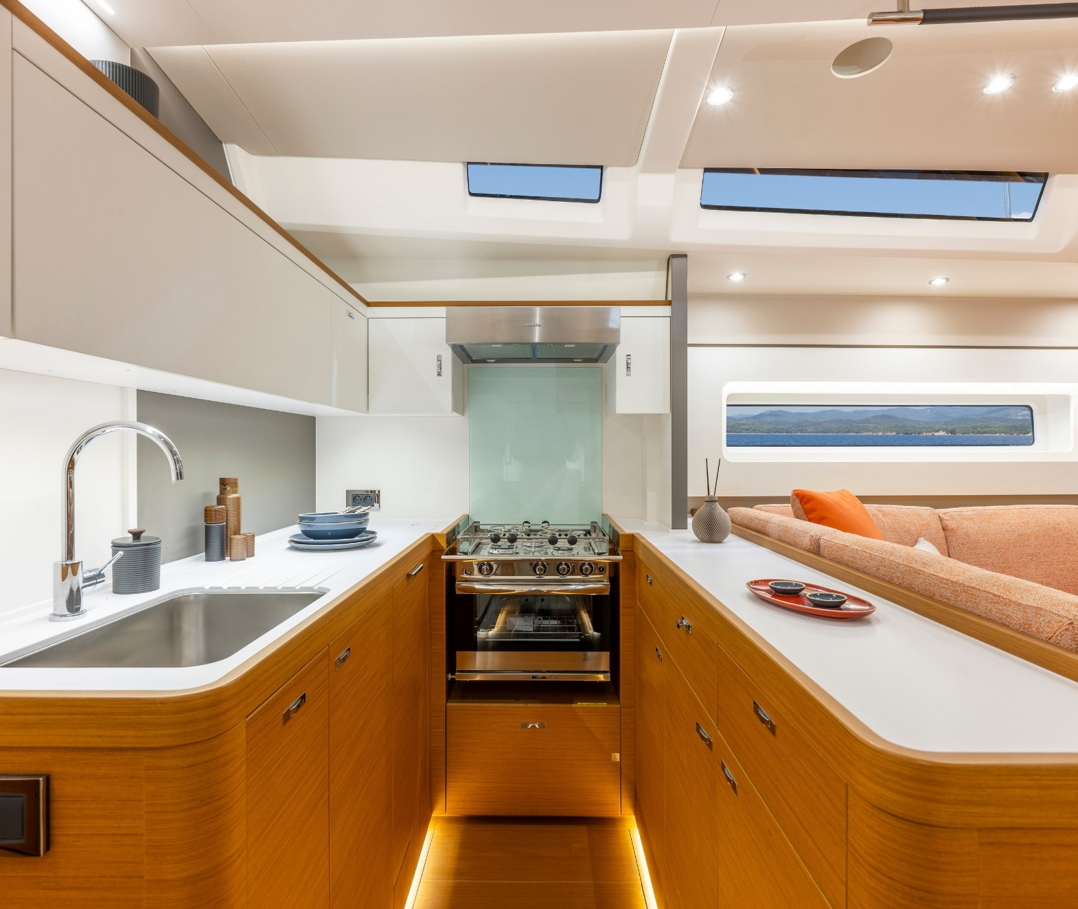 BENETEAU SAILBOAT FIRST 60 INTERIOR DESIGN 02