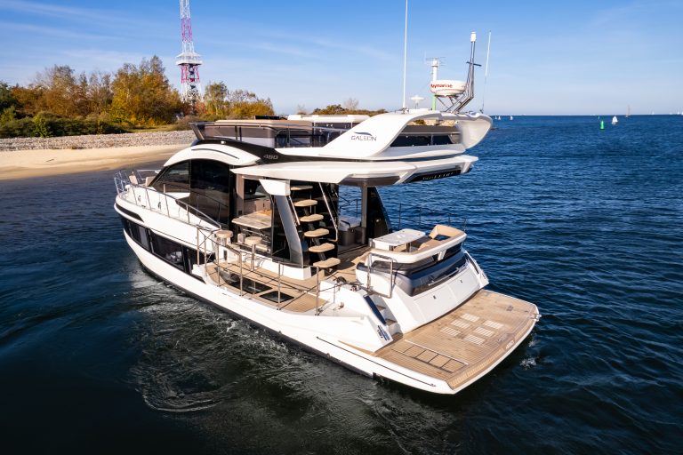 Best Motor Yachts Under 50 Feet for Hong Kong