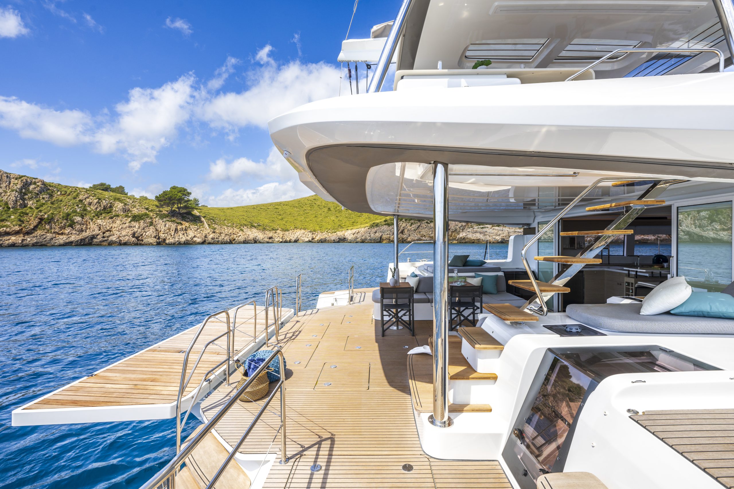 Lagoon Best Dealer - Lagoon 60 Aft