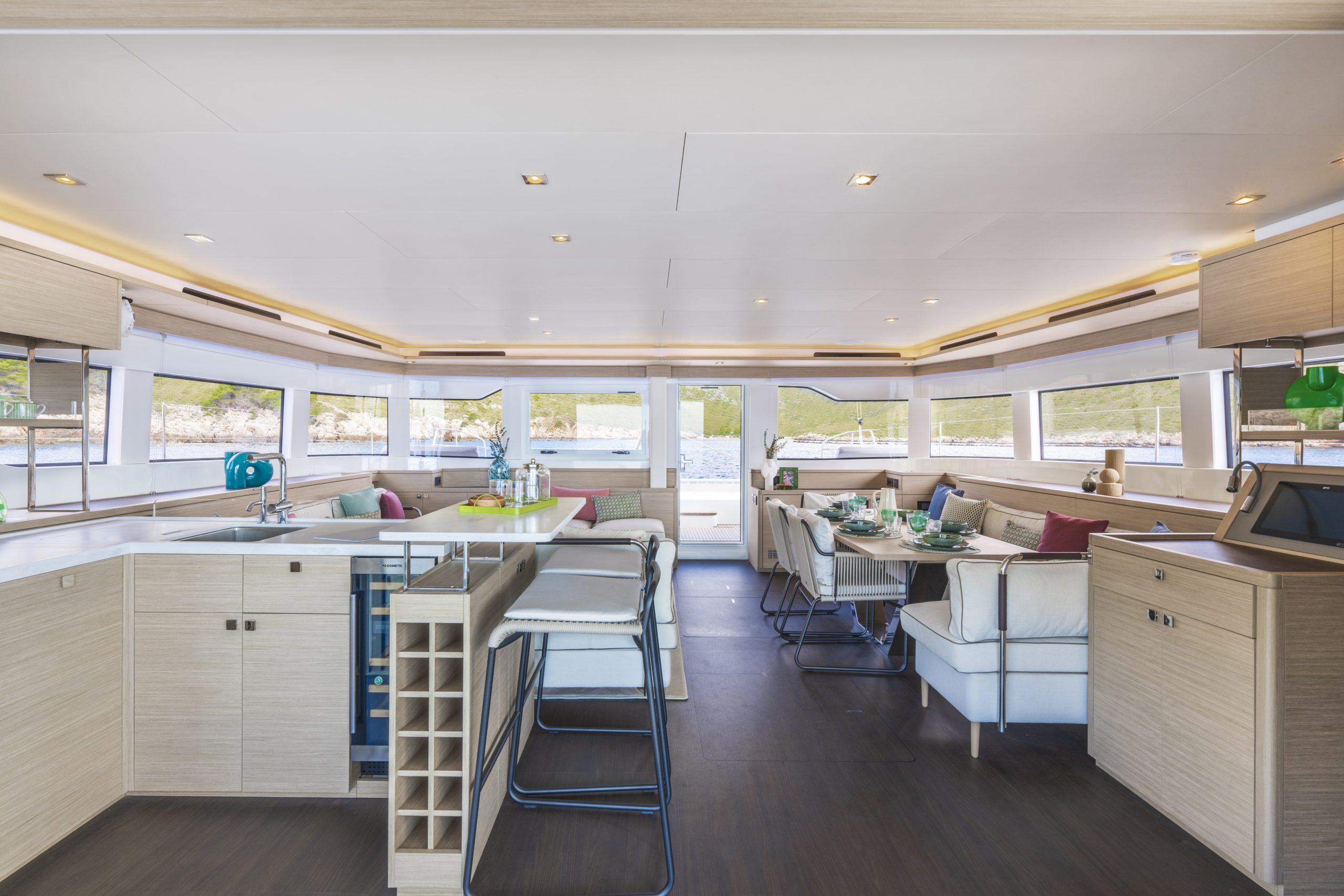 Lagoon Best Dealer - Lagoon 60 Saloon