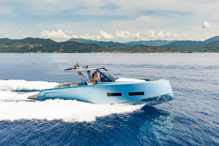Best Motor Yachts Under 50 Feet for Hong Kong