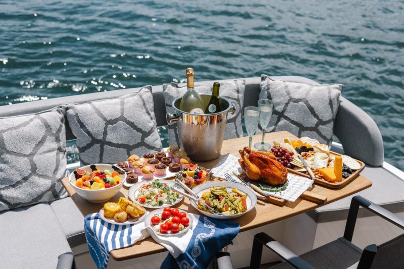 Hong Kong yacht charter - gourmet